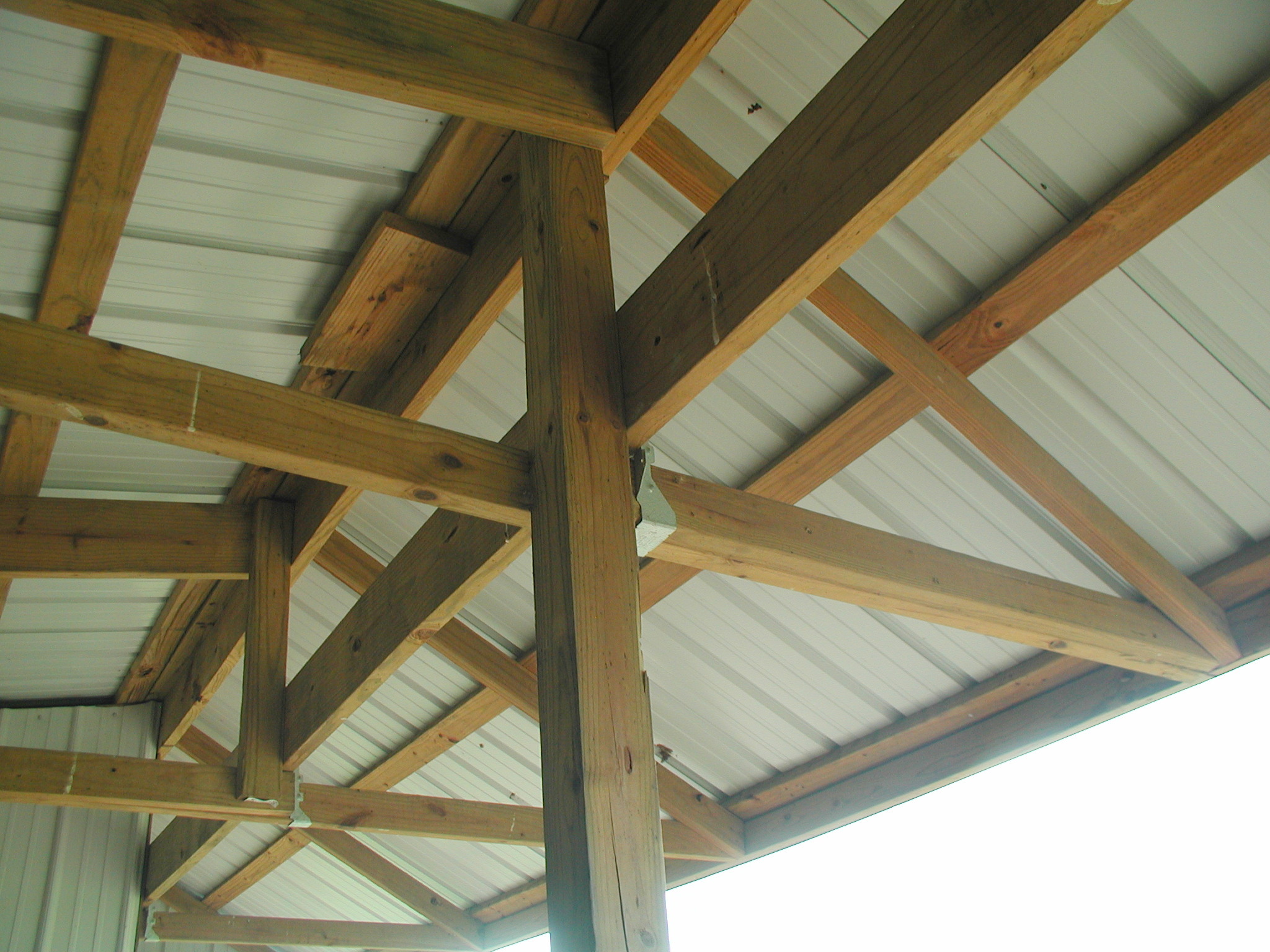 Barn design: loafing shed details of roof overhang Horse 